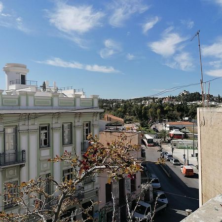 Thissio Room In The Apartmen Share Atenas Exterior foto