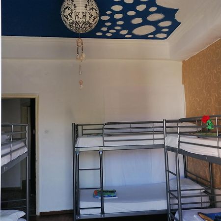 Thissio Room In The Apartmen Share Atenas Exterior foto