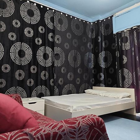 Thissio Room In The Apartmen Share Atenas Exterior foto