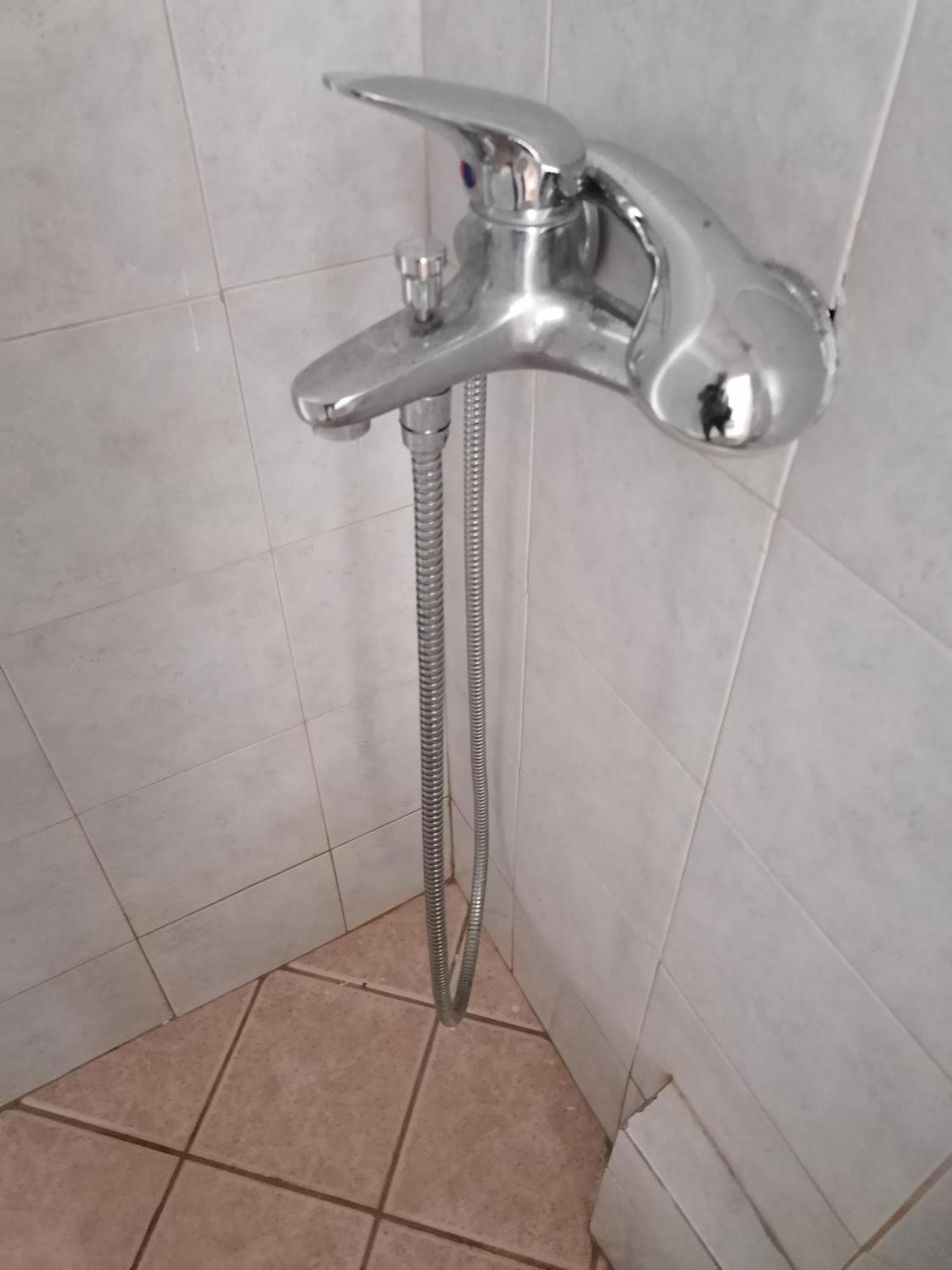 Thissio Room In The Apartmen Share Atenas Exterior foto