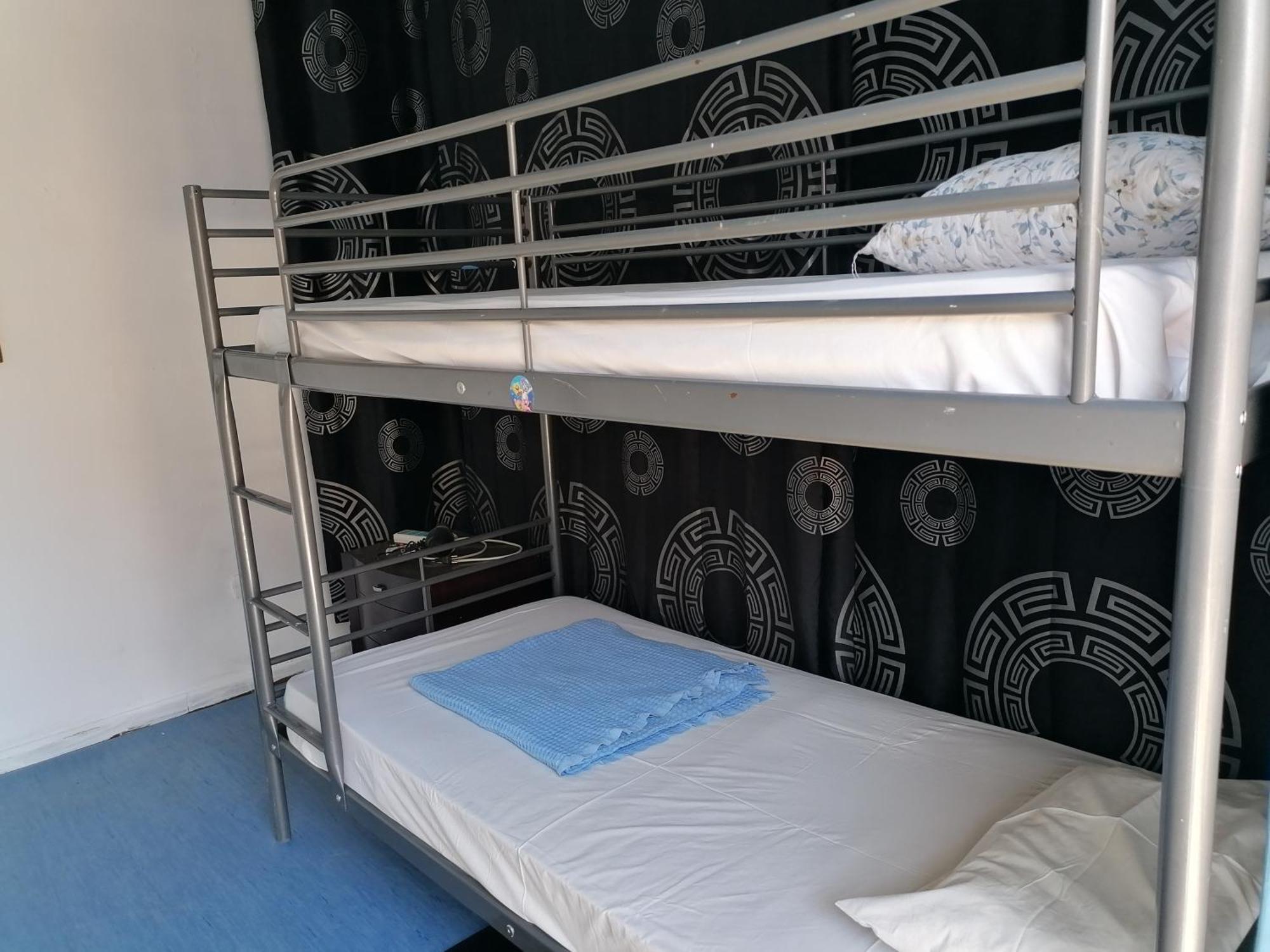 Thissio Room In The Apartmen Share Atenas Exterior foto