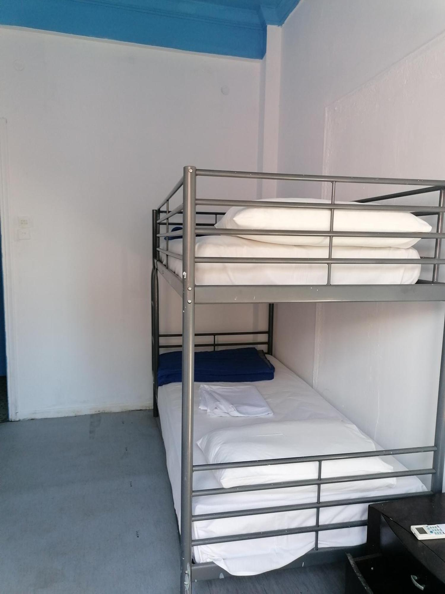 Thissio Room In The Apartmen Share Atenas Exterior foto