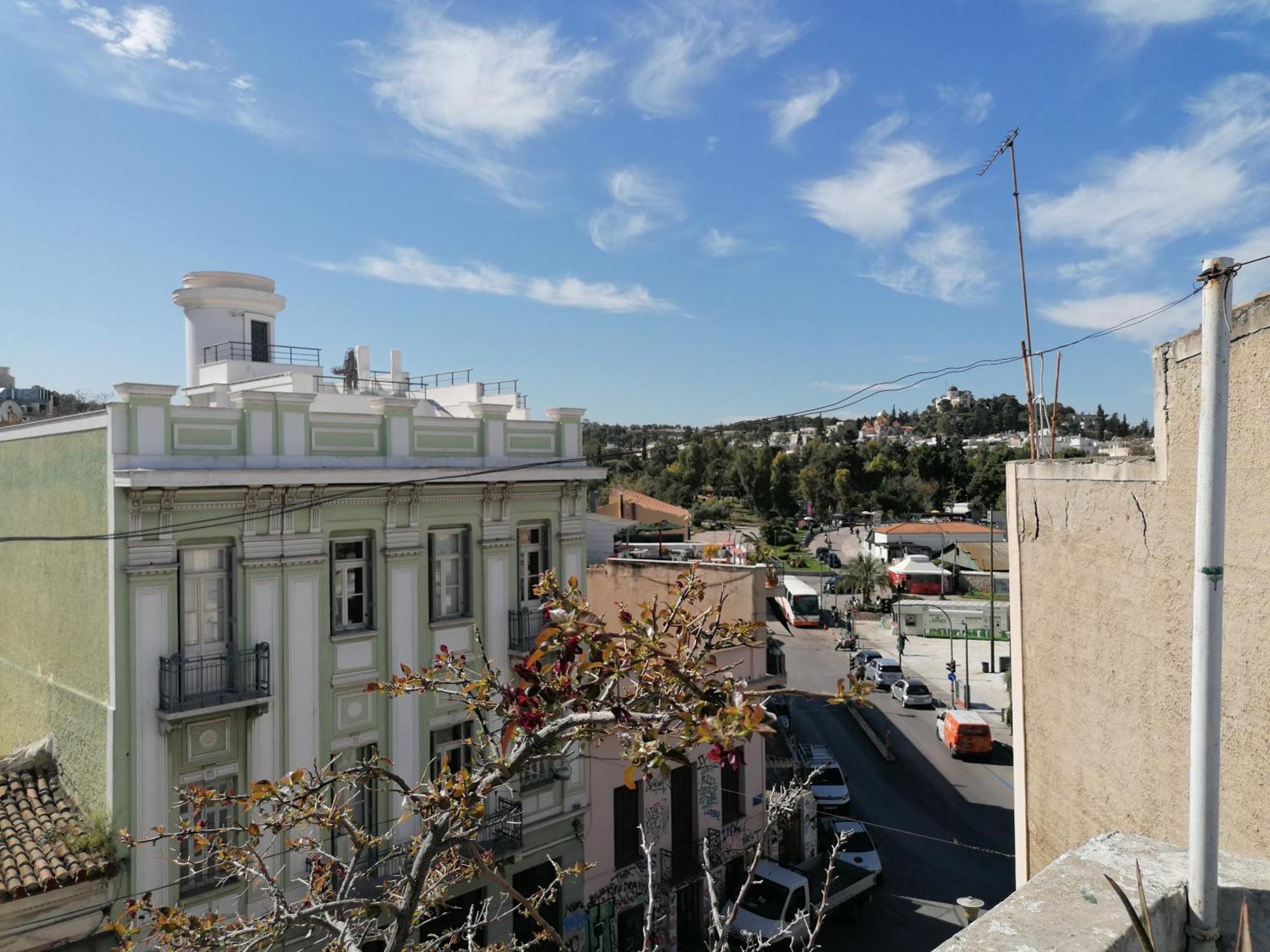 Thissio Room In The Apartmen Share Atenas Exterior foto