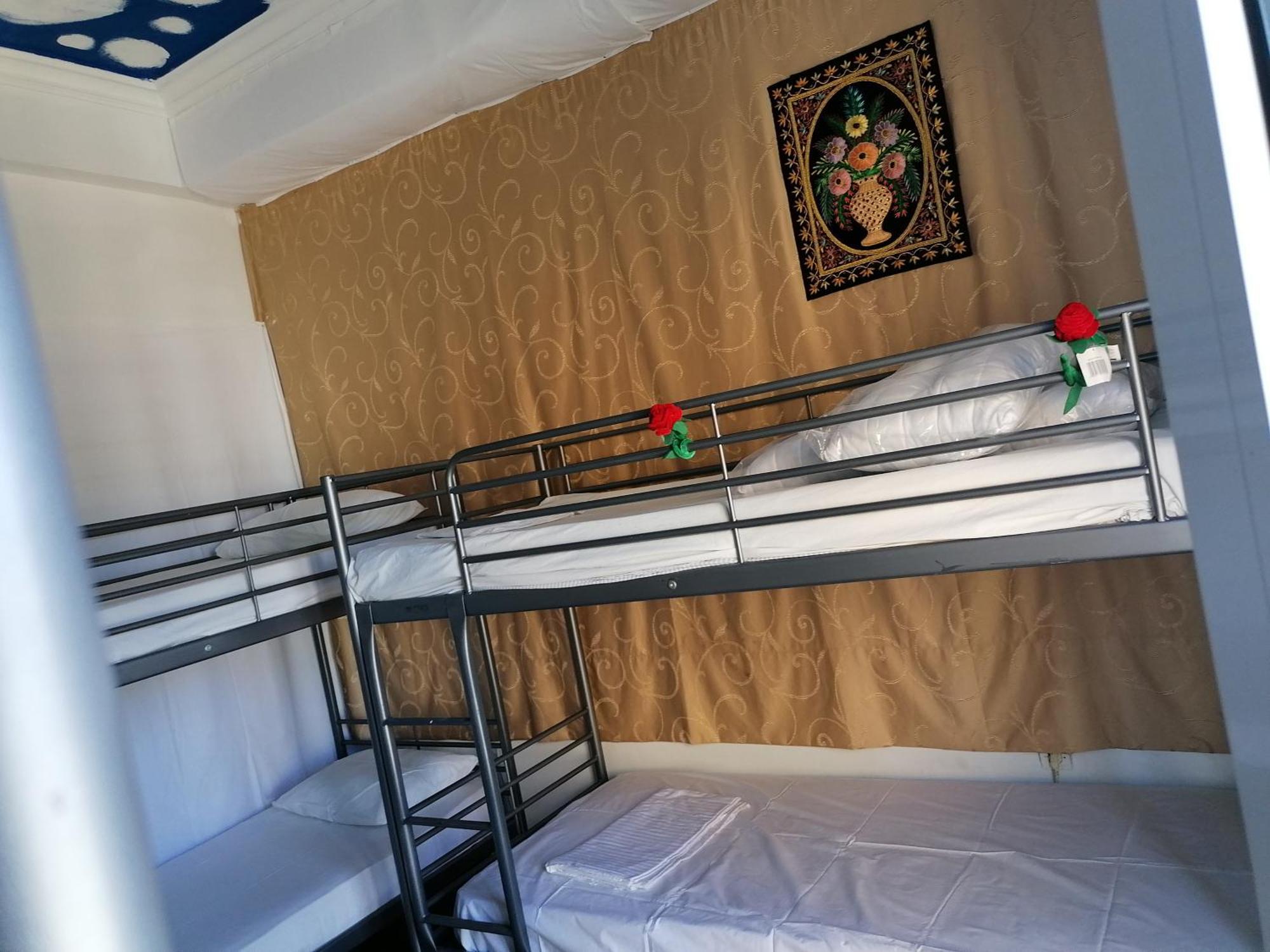 Thissio Room In The Apartmen Share Atenas Exterior foto