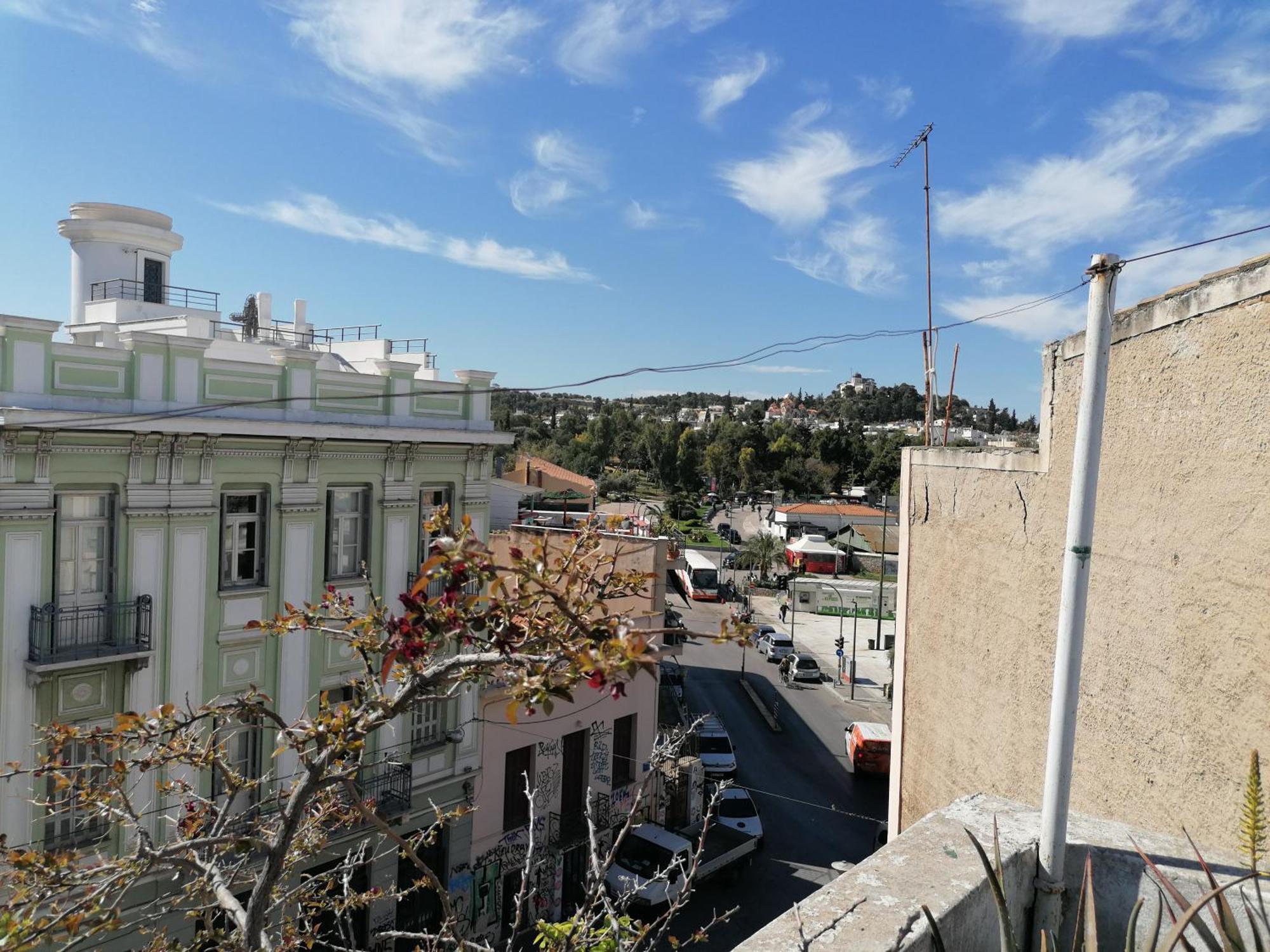 Thissio Room In The Apartmen Share Atenas Exterior foto