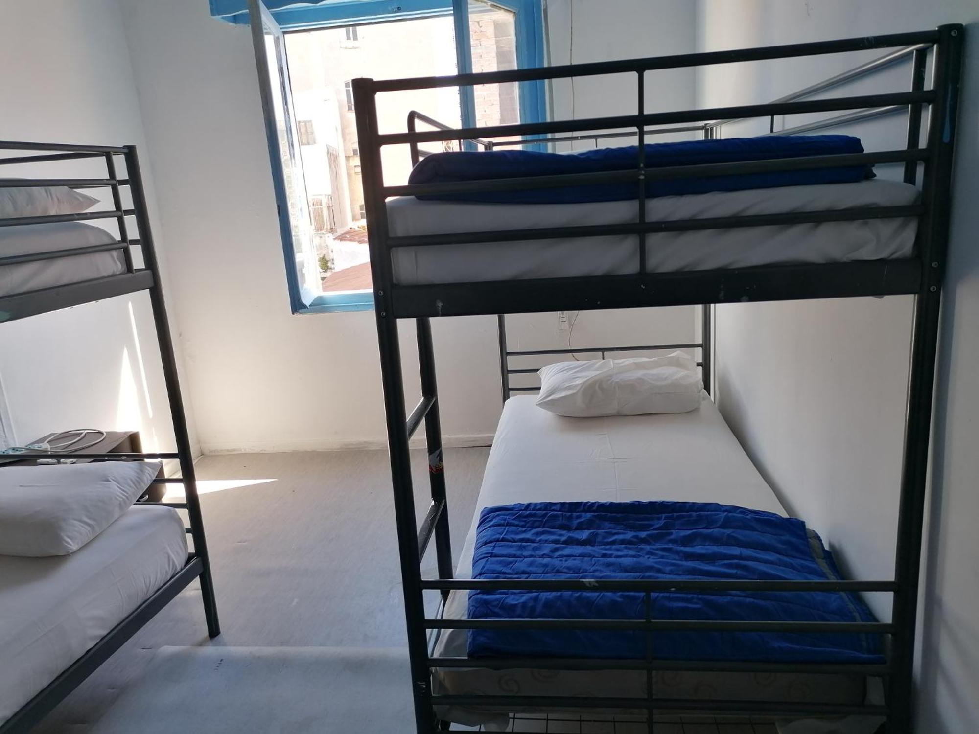 Thissio Room In The Apartmen Share Atenas Exterior foto