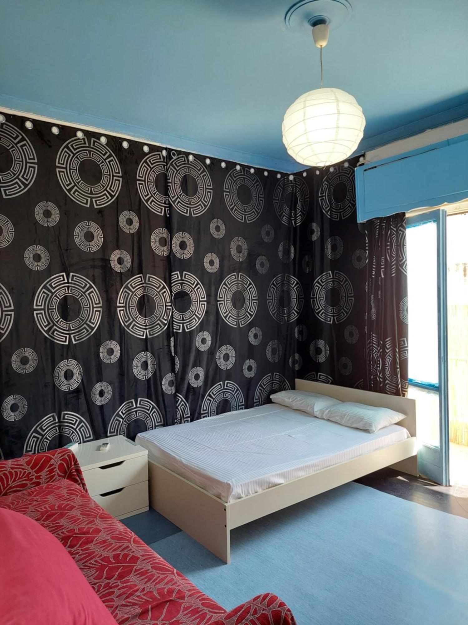 Thissio Room In The Apartmen Share Atenas Exterior foto